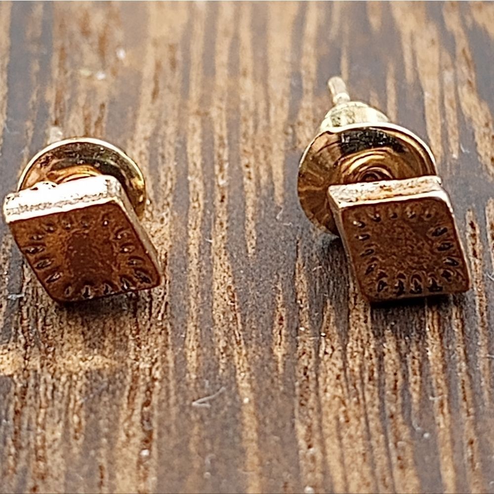 Egyptian diamond shaped earrings E236